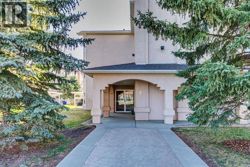 Photo 1 of 204 7 Lineham Avenue, Okotoks AB