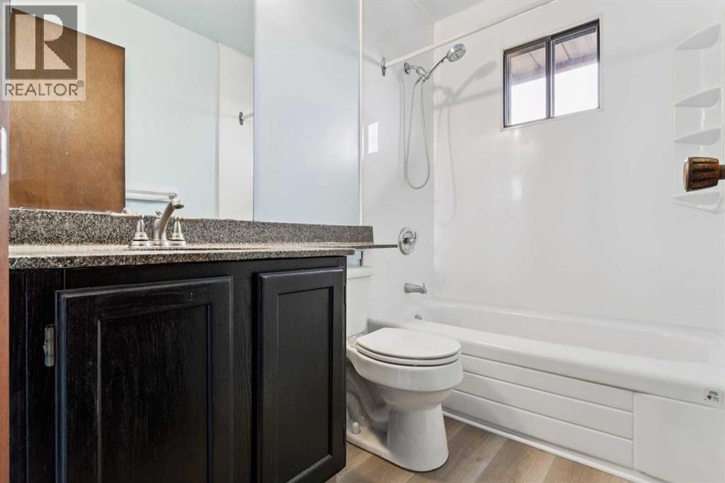 Photo 27 of 131 Macewan Glen Place Nw, Calgary AB
