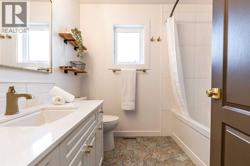 Photo 30 of 129 Sunrise Road Sw, Medicine Hat AB