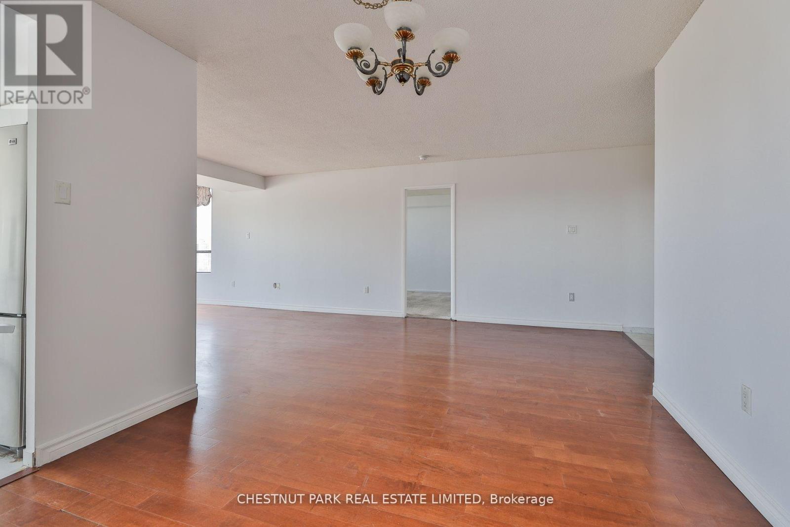 Photo 10 of 1109 7601 Bathurst Street, Vaughan ON