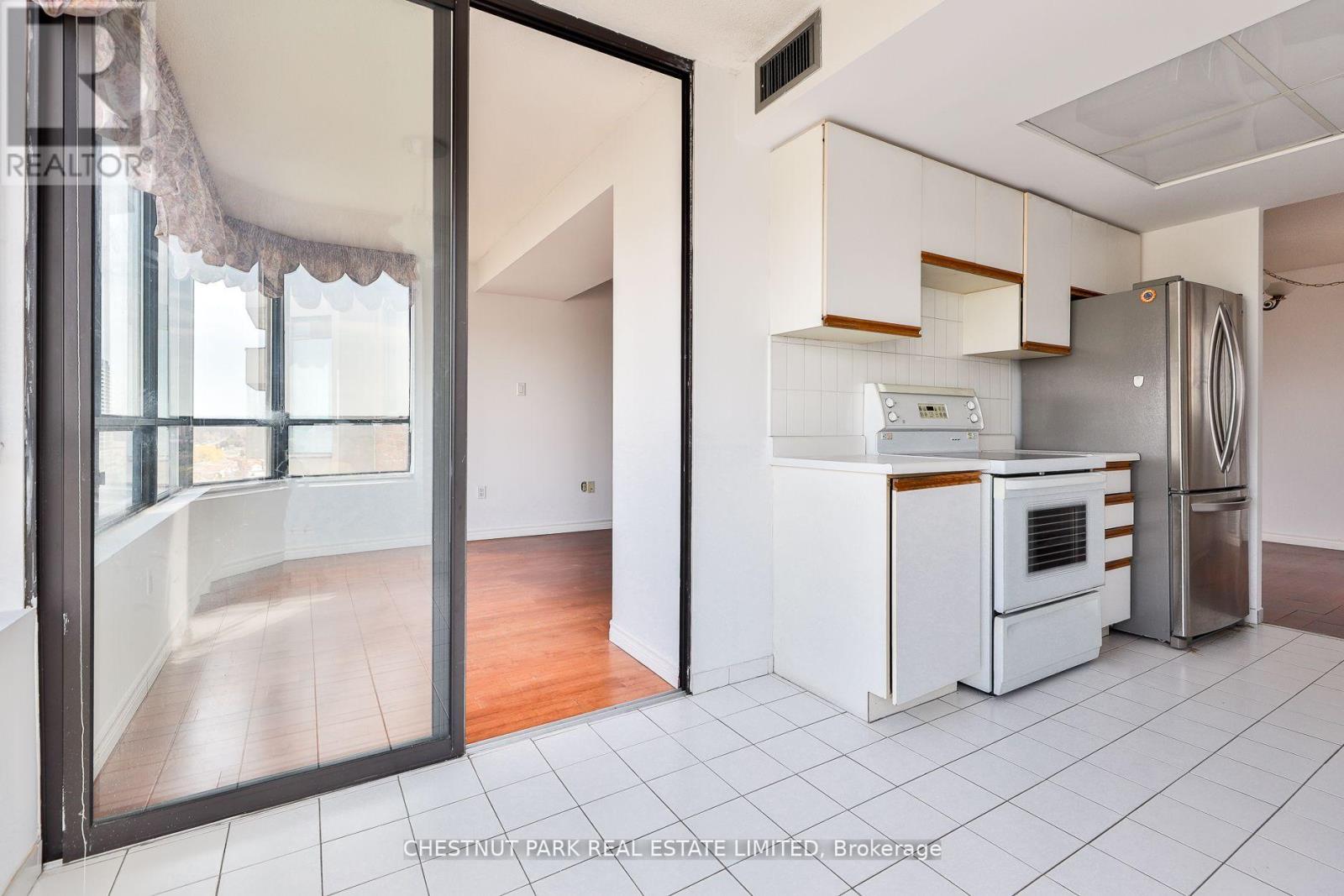 Photo 15 of 1109 7601 Bathurst Street, Vaughan ON