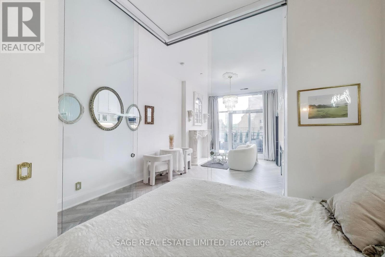 Photo 12 of 320 155 Yorkville Avenue, Toronto ON