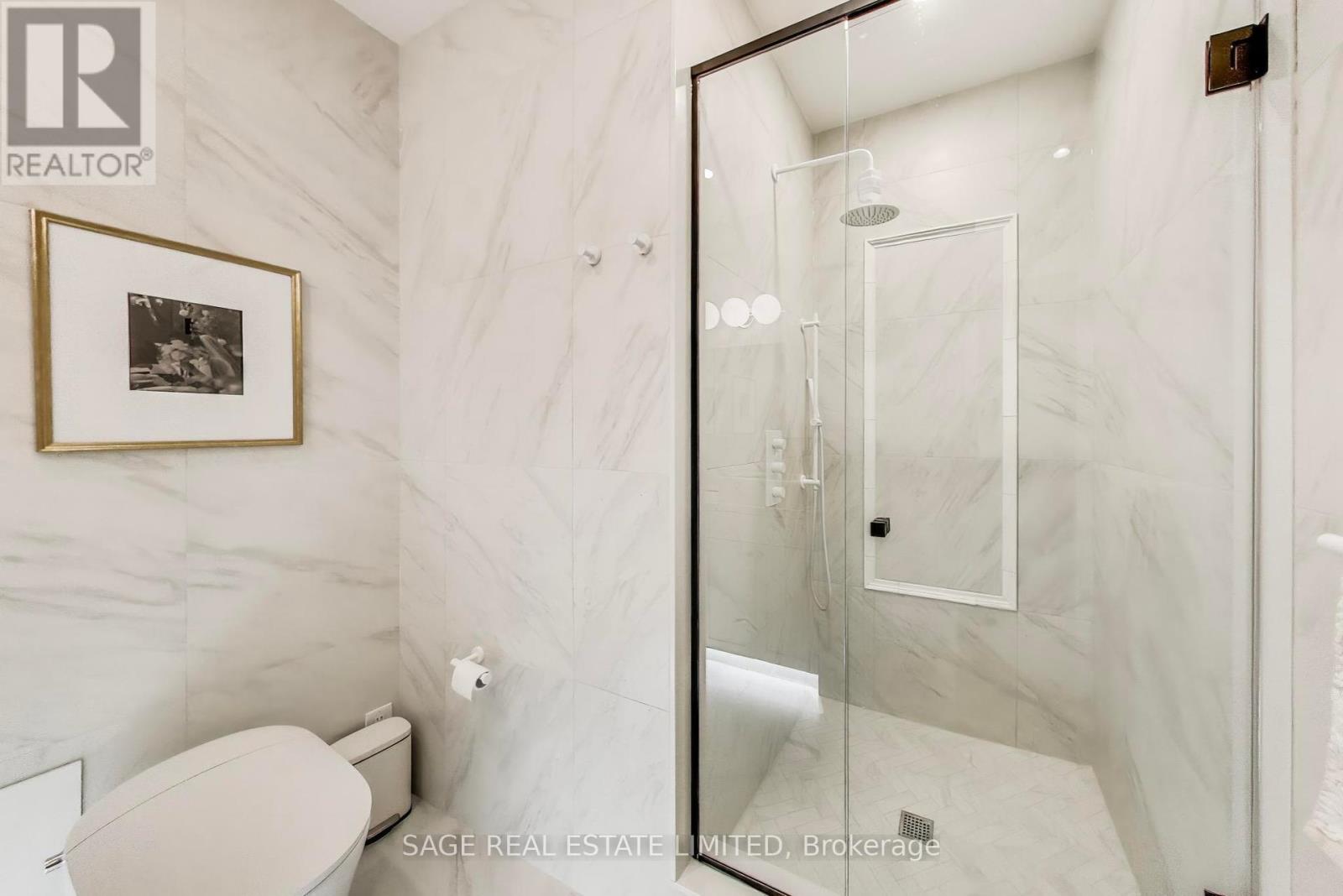 Photo 15 of 320 155 Yorkville Avenue, Toronto ON