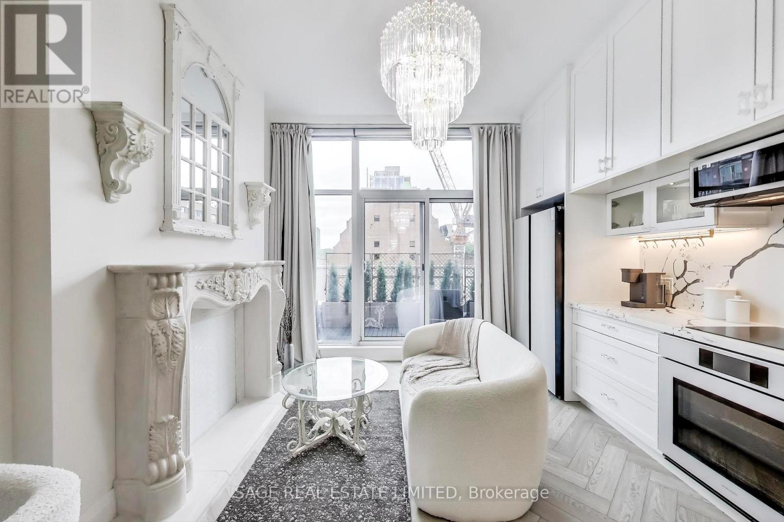 Photo 2 of 320 155 Yorkville Avenue, Toronto ON