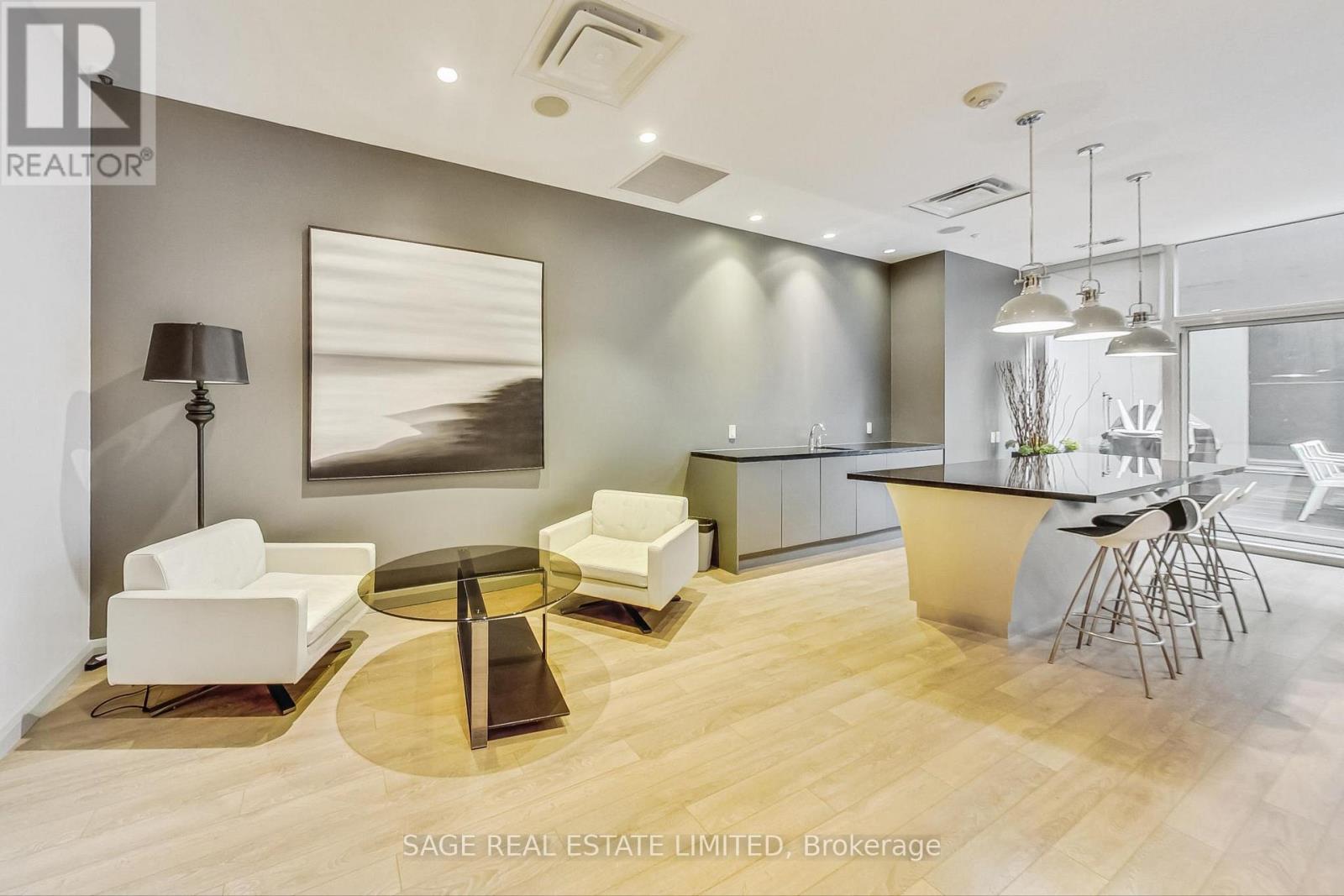 Photo 25 of 320 155 Yorkville Avenue, Toronto ON