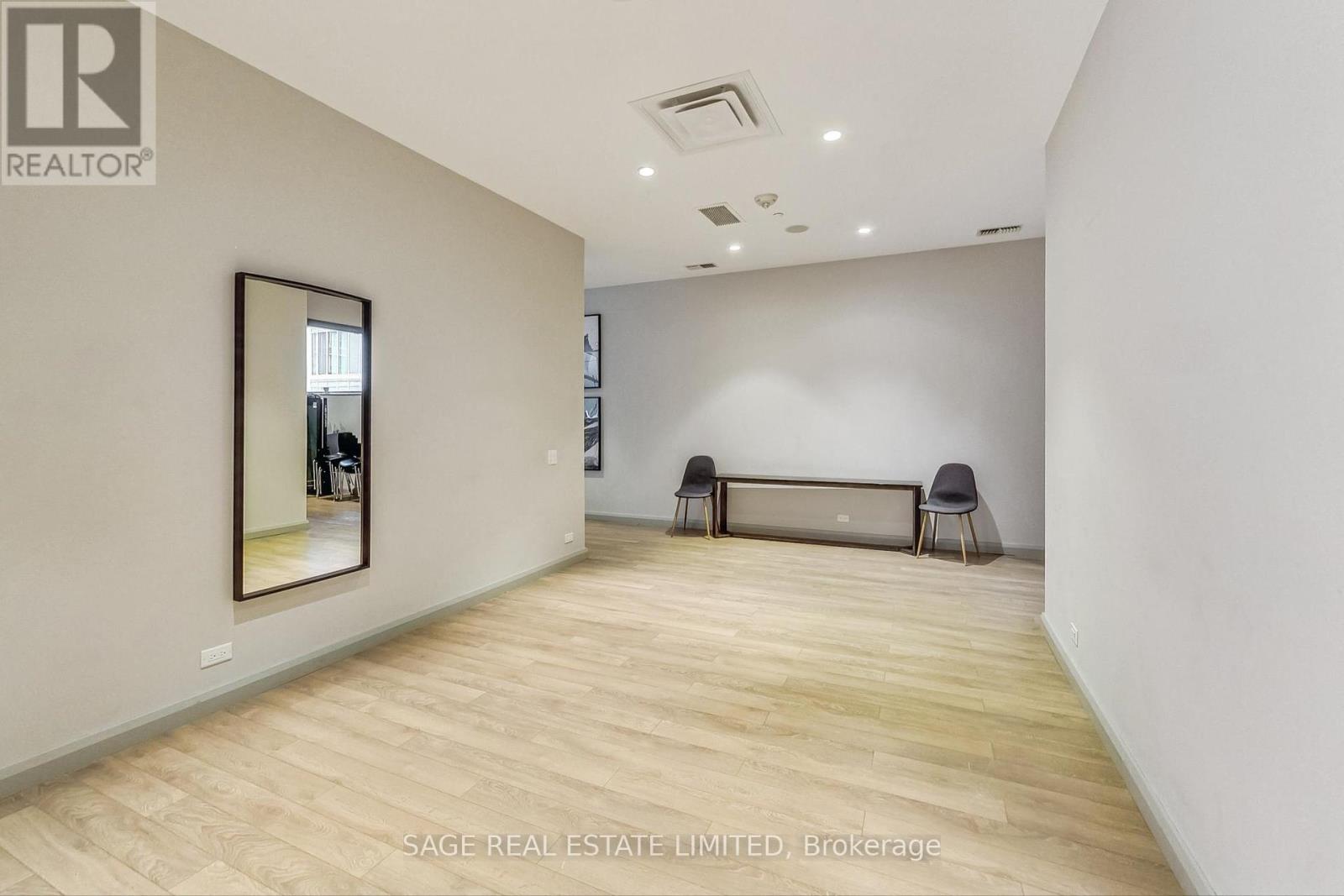 Photo 27 of 320 155 Yorkville Avenue, Toronto ON