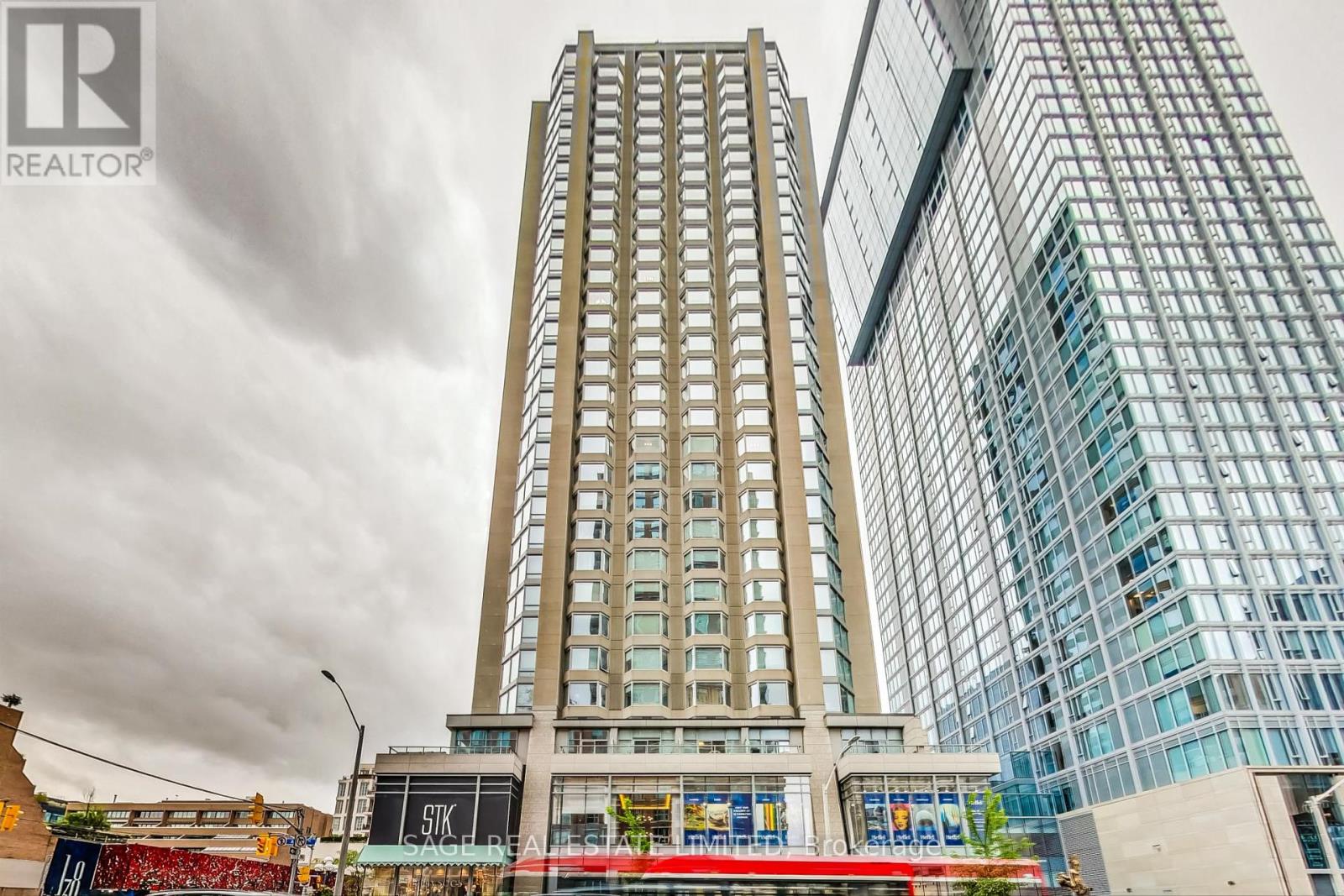 Photo 30 of 320 155 Yorkville Avenue, Toronto ON