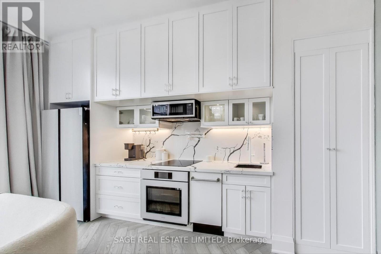 Photo 7 of 320 155 Yorkville Avenue, Toronto ON