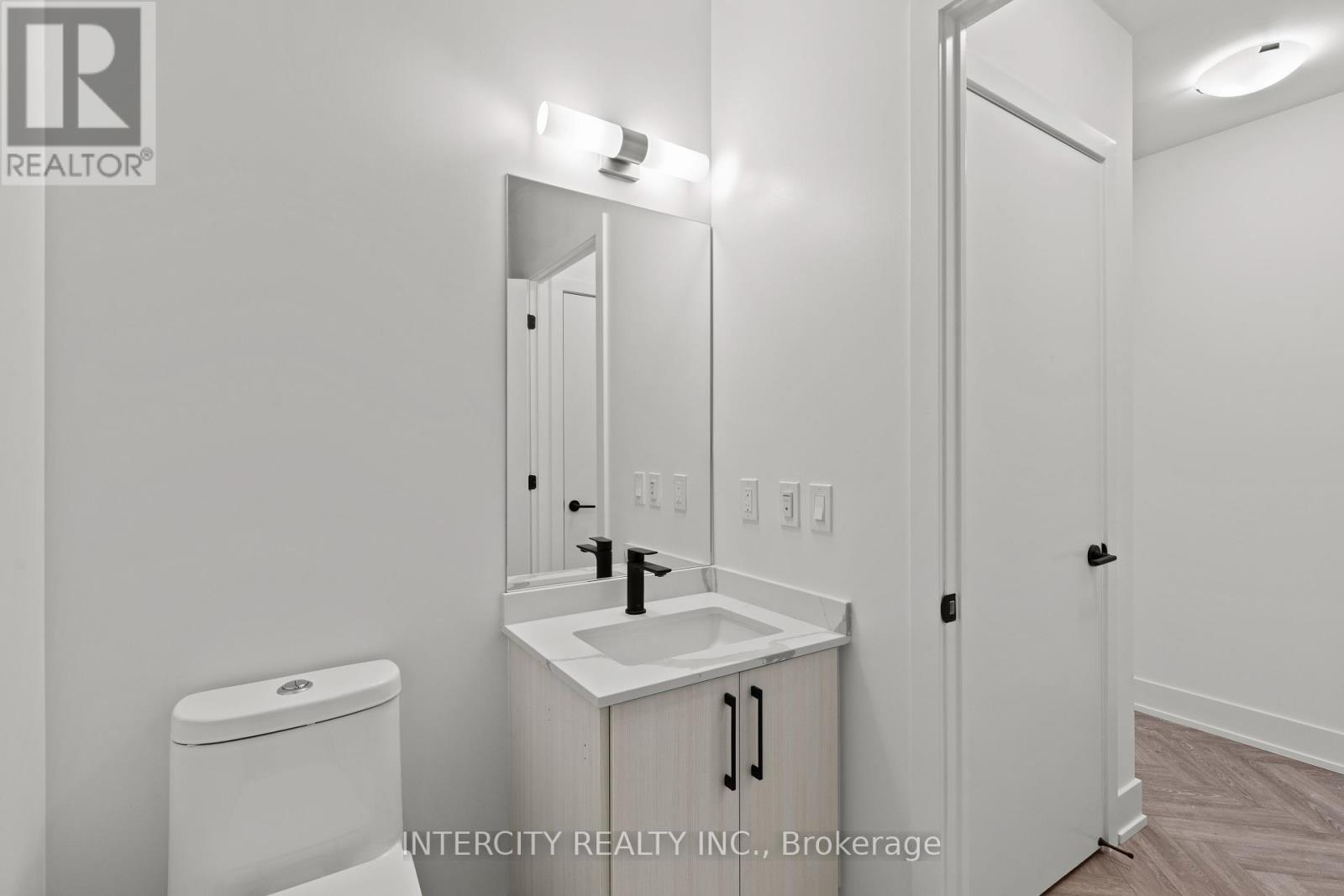 Photo 9 of 520 2075 King Road, King ON