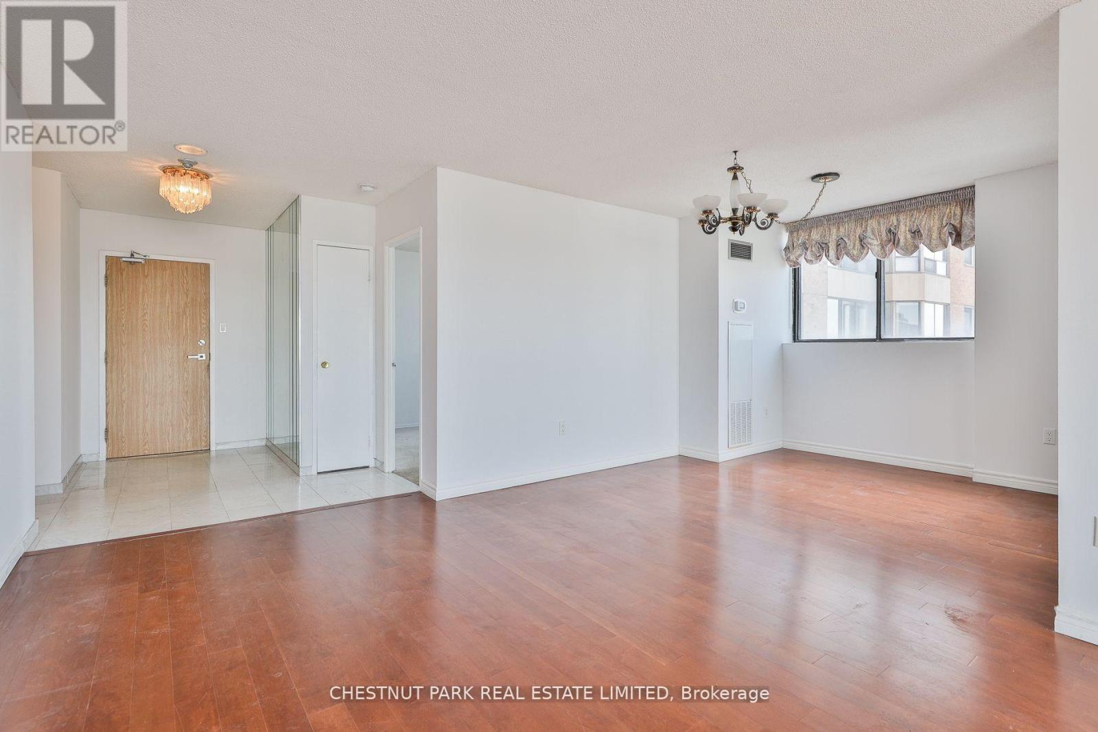 Photo 8 of 1109 7601 Bathurst Street, Vaughan ON