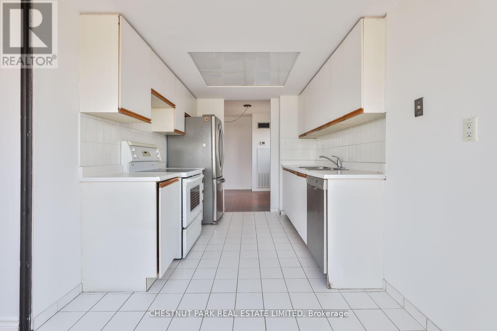 Photo 16 of 1109 7601 Bathurst Street, Vaughan ON