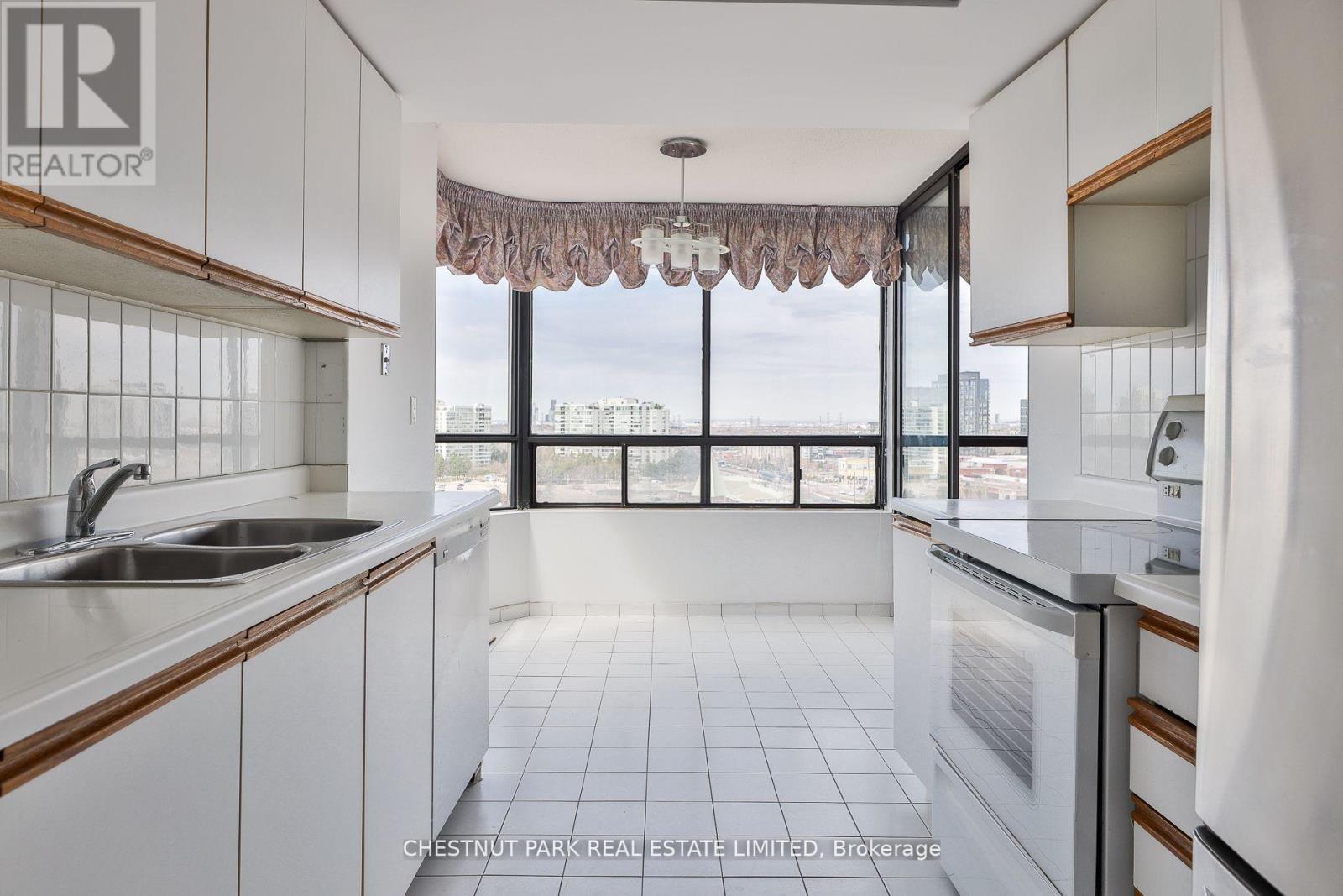 Photo 13 of 1109 7601 Bathurst Street, Vaughan ON