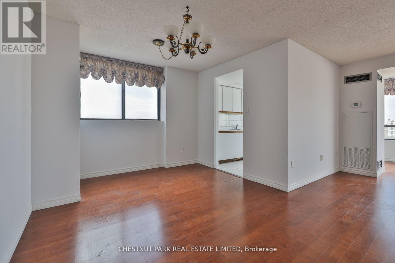 Photo 9 of 1109 7601 Bathurst Street, Vaughan ON