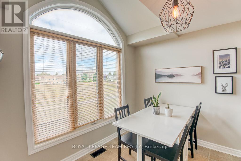 Photo 10 of 292 Forestbrook Street, Ottawa ON