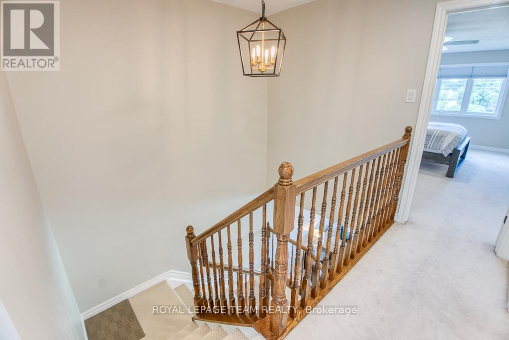 Photo 12 of 292 Forestbrook Street, Ottawa ON