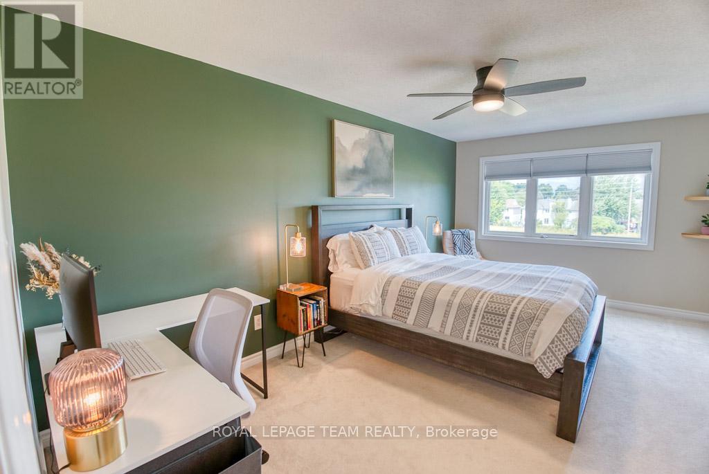 Photo 13 of 292 Forestbrook Street, Ottawa ON