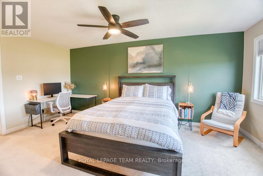 Photo 18 of 292 Forestbrook Street, Ottawa ON