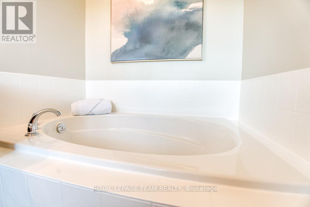 Photo 20 of 292 Forestbrook Street, Ottawa ON