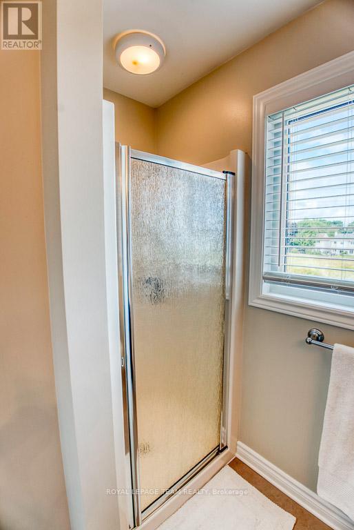 Photo 21 of 292 Forestbrook Street, Ottawa ON