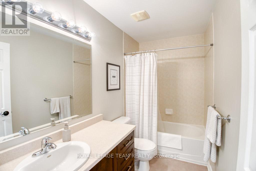 Photo 24 of 292 Forestbrook Street, Ottawa ON