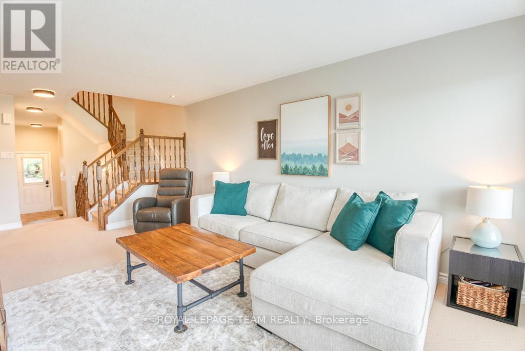 Photo 3 of 292 Forestbrook Street, Ottawa ON