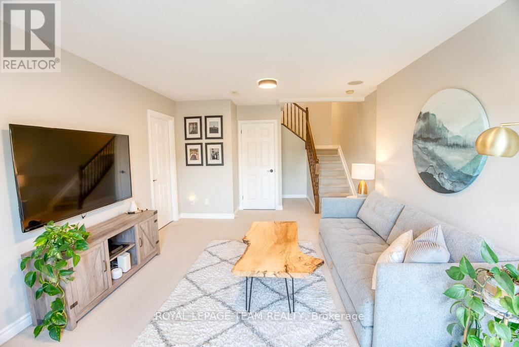 Photo 31 of 292 Forestbrook Street, Ottawa ON