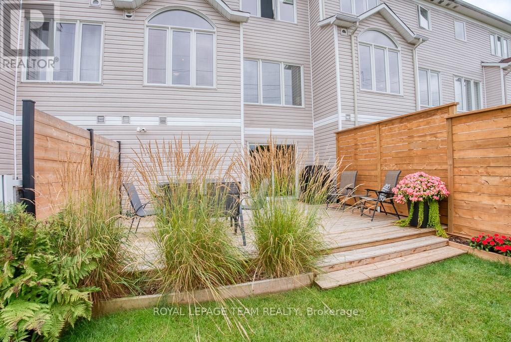 Photo 34 of 292 Forestbrook Street, Ottawa ON