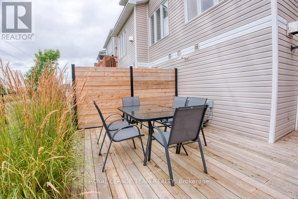 Photo 36 of 292 Forestbrook Street, Ottawa ON