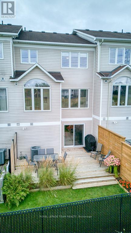 Photo 39 of 292 Forestbrook Street, Ottawa ON