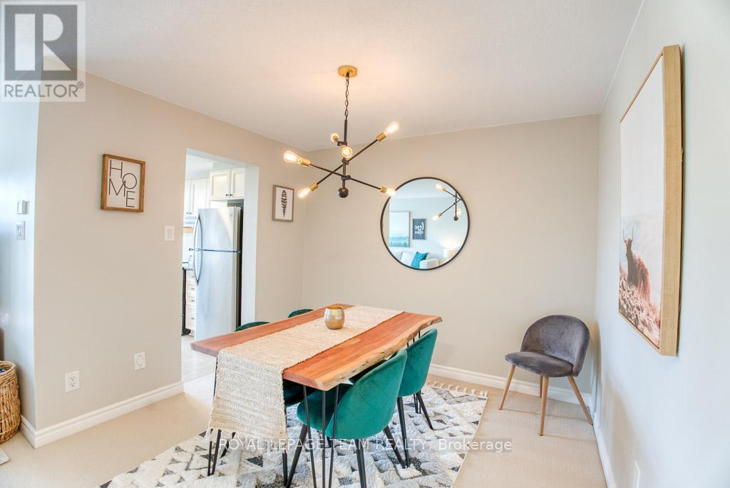 Photo 4 of 292 Forestbrook Street, Ottawa ON