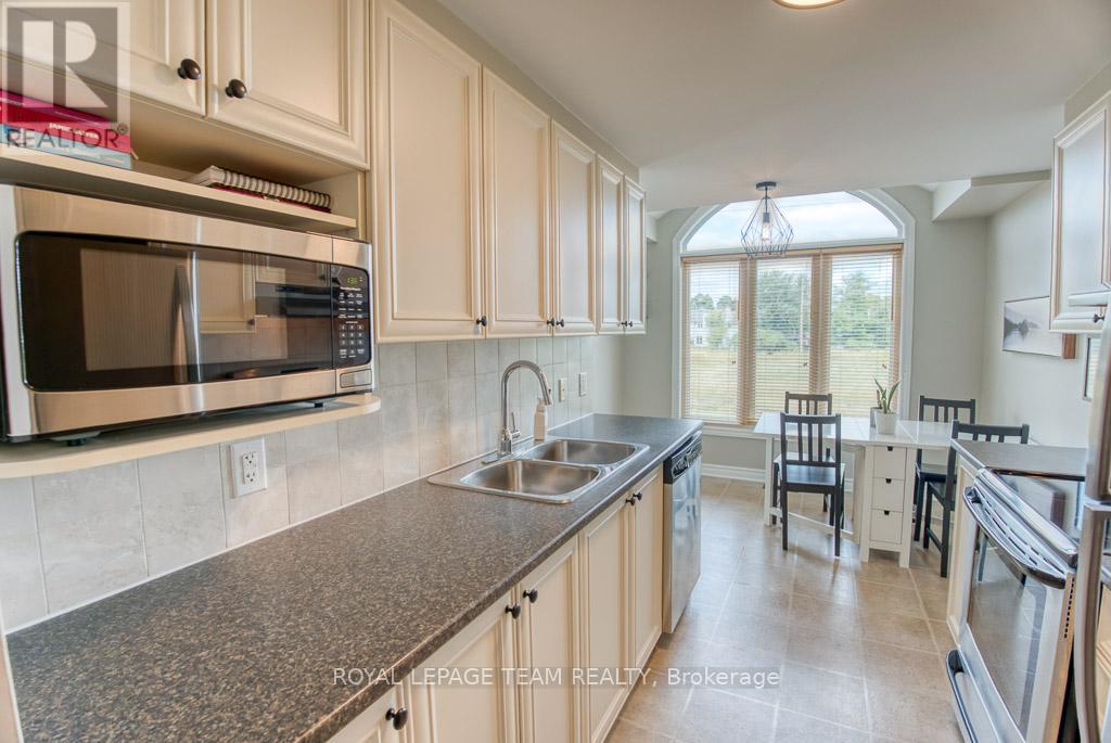 Photo 7 of 292 Forestbrook Street, Ottawa ON