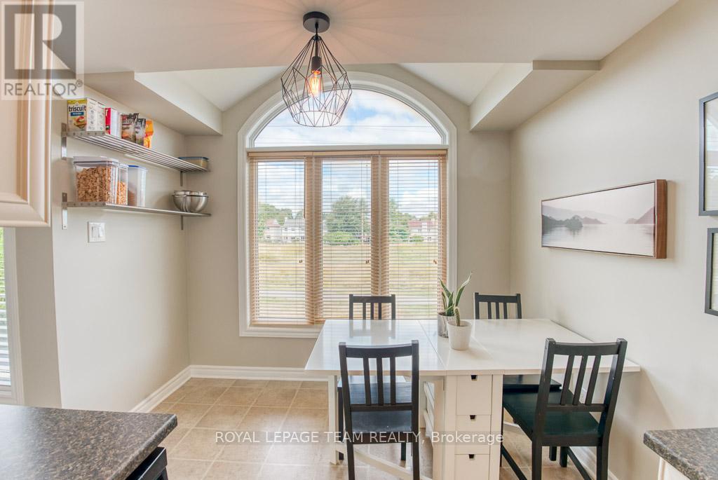 Photo 9 of 292 Forestbrook Street, Ottawa ON