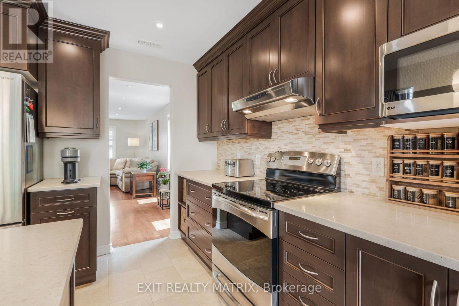 Photo 15 of 16 La Citadelle Street, Russell ON