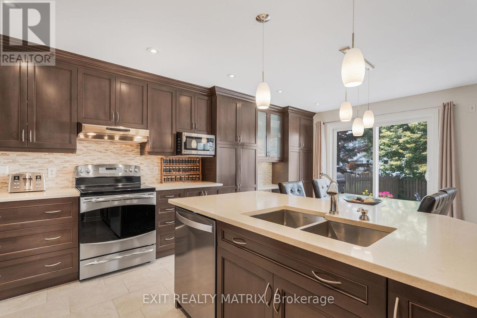 Photo 17 of 16 La Citadelle Street, Russell ON