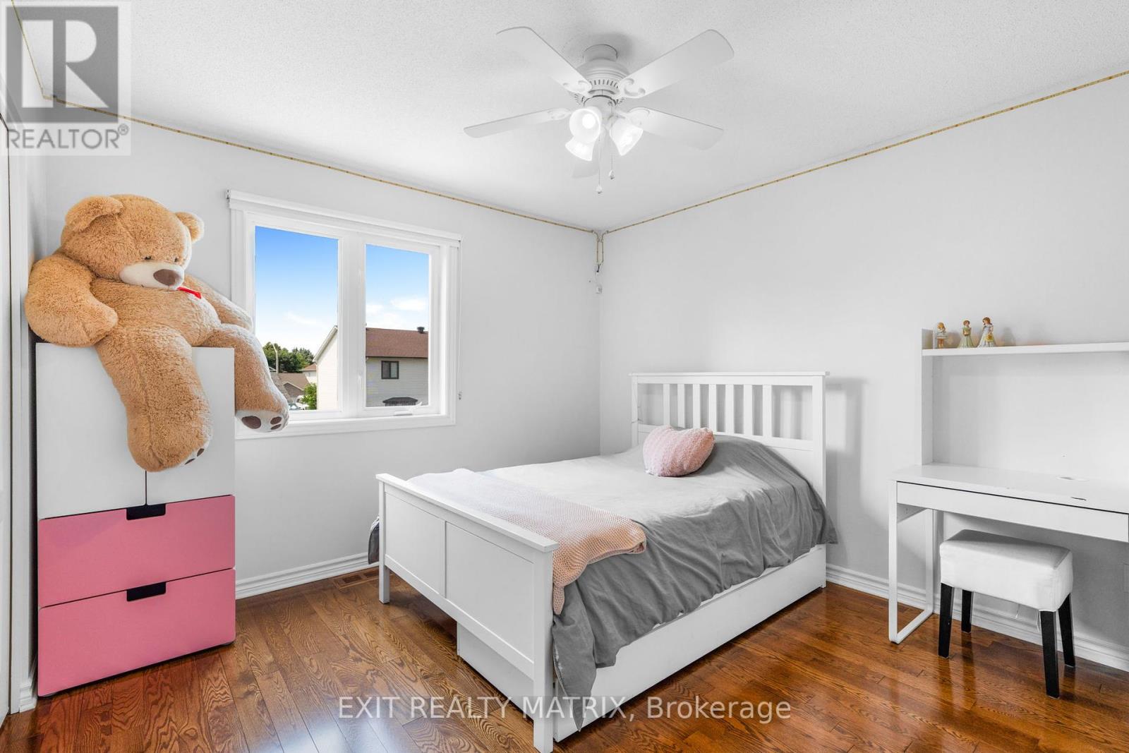 Photo 18 of 16 La Citadelle Street, Russell ON