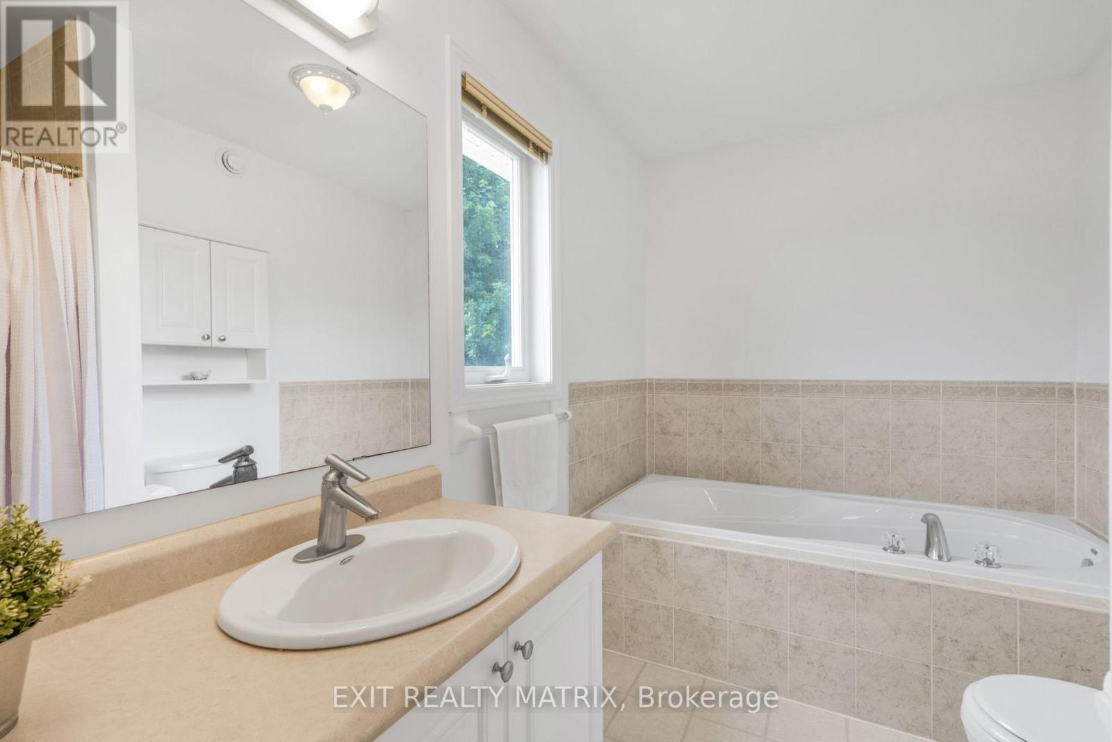 Photo 24 of 16 La Citadelle Street, Russell ON