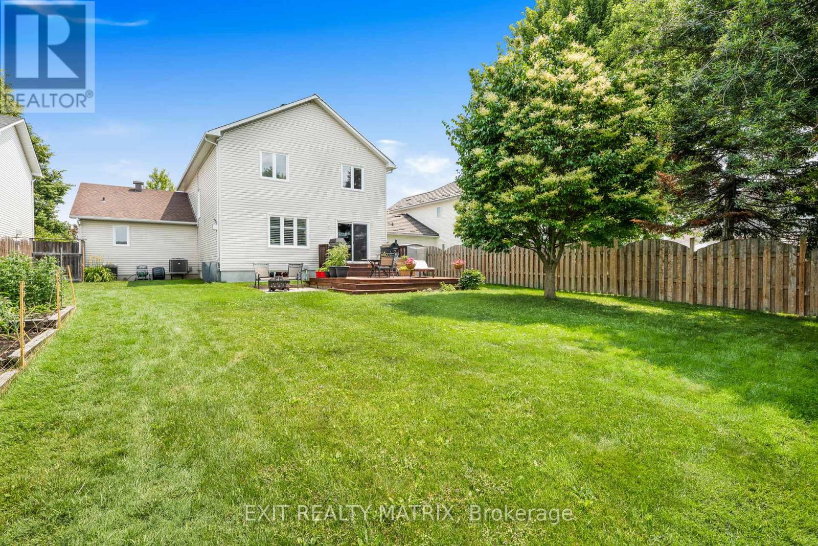 Photo 31 of 16 La Citadelle Street, Russell ON