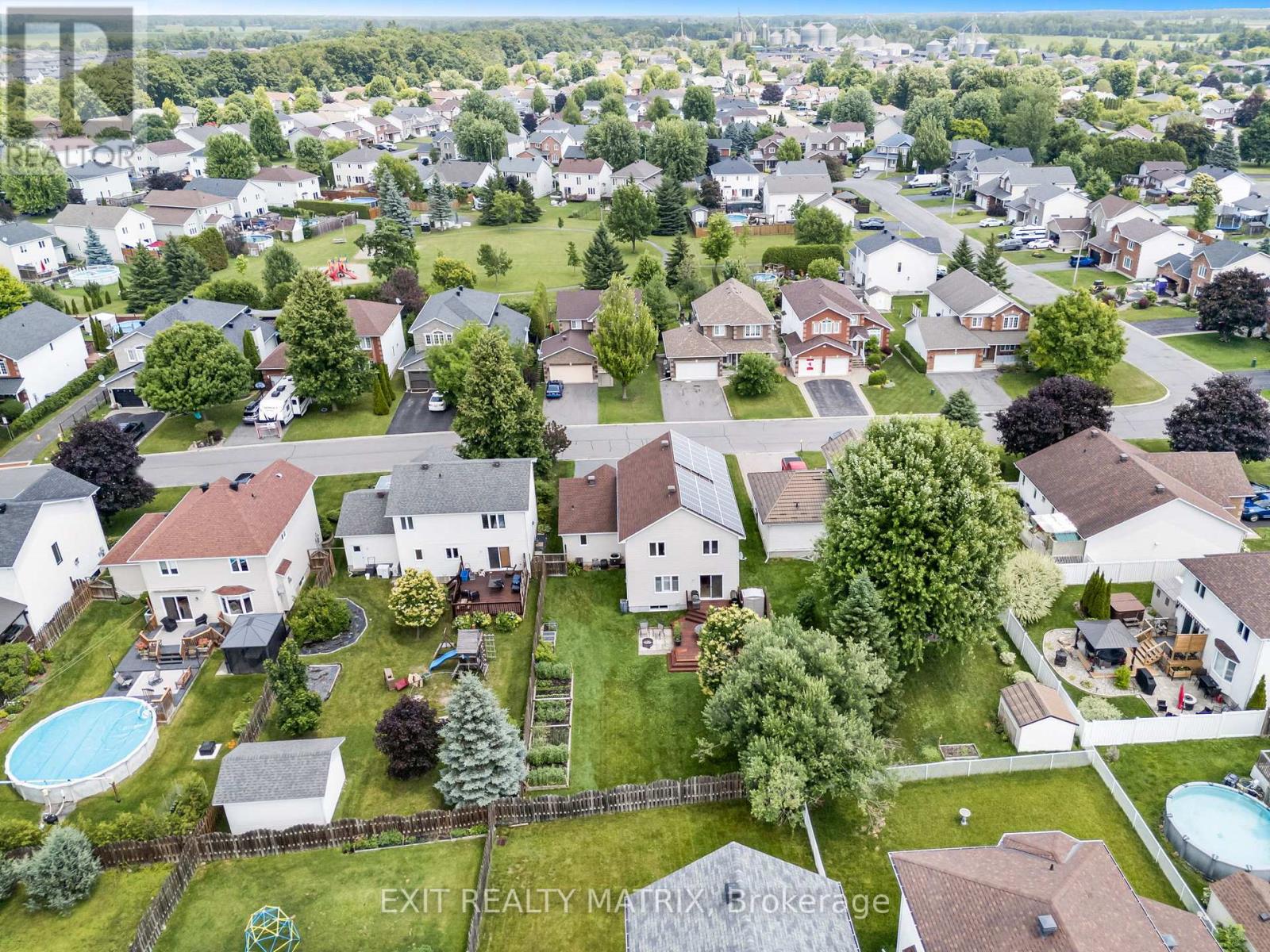 Photo 35 of 16 La Citadelle Street, Russell ON