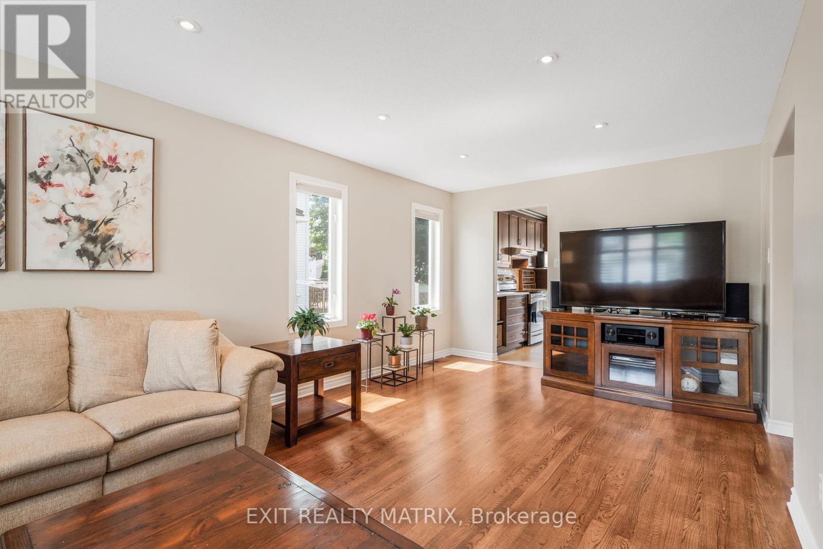 Photo 6 of 16 La Citadelle Street, Russell ON