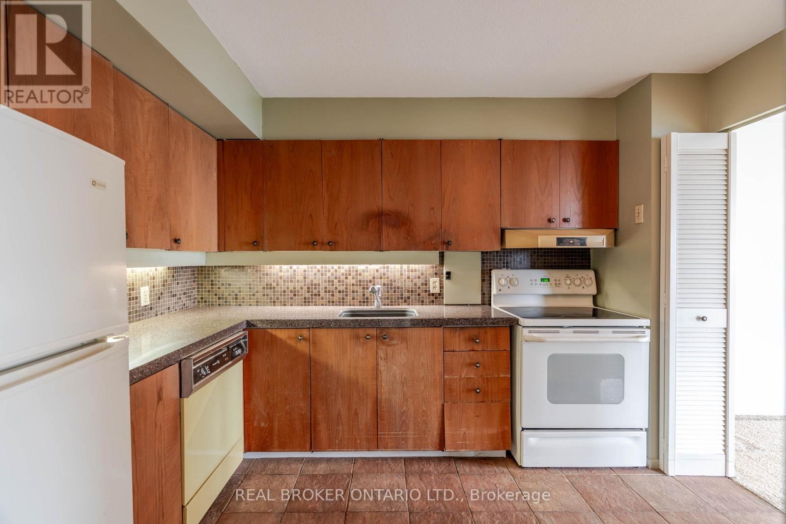 Photo 4 of 1402 151 Bay Street, Ottawa ON