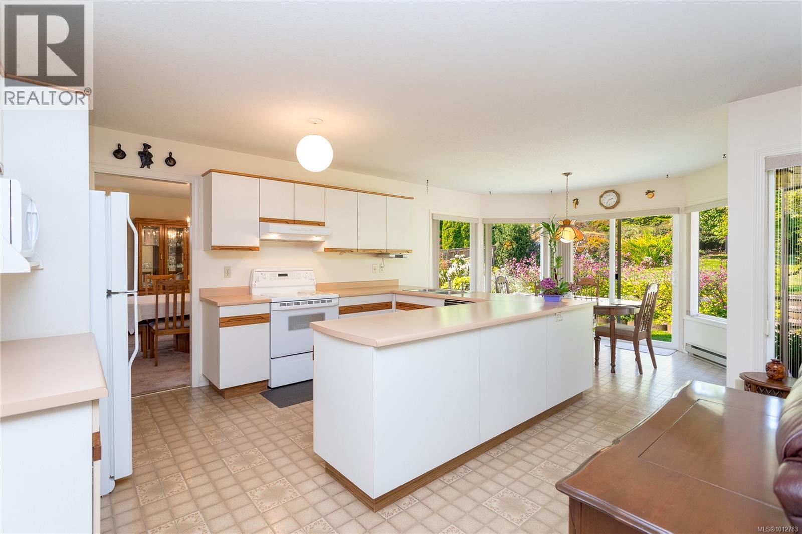 Photo 12 of 4450 Autumnwood Lane, Saanich BC