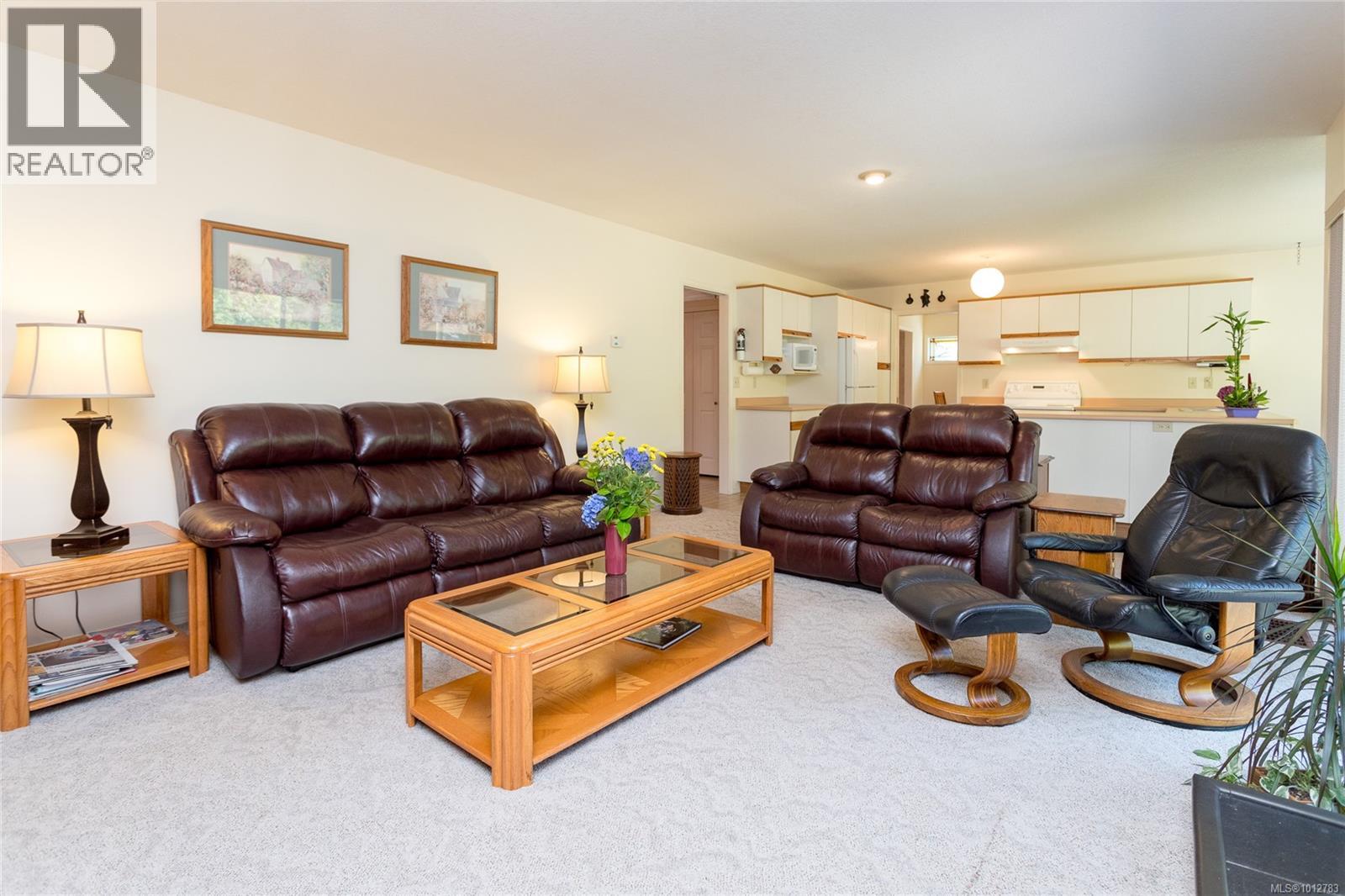 Photo 16 of 4450 Autumnwood Lane, Saanich BC