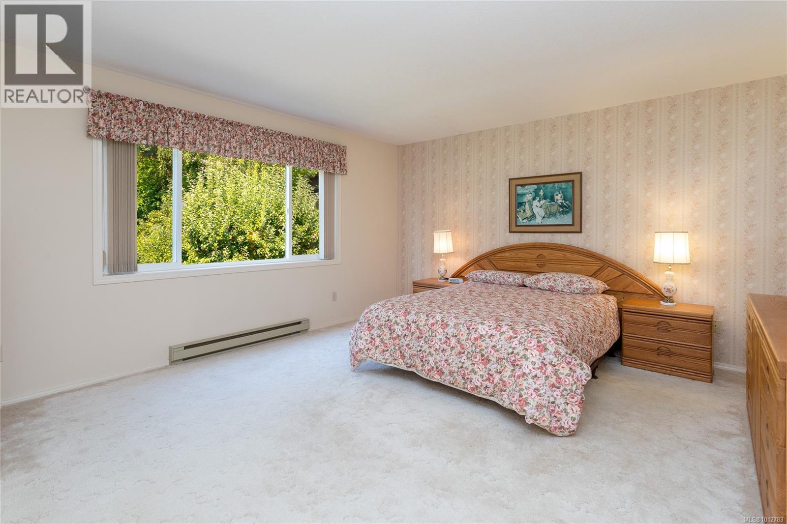 Photo 17 of 4450 Autumnwood Lane, Saanich BC