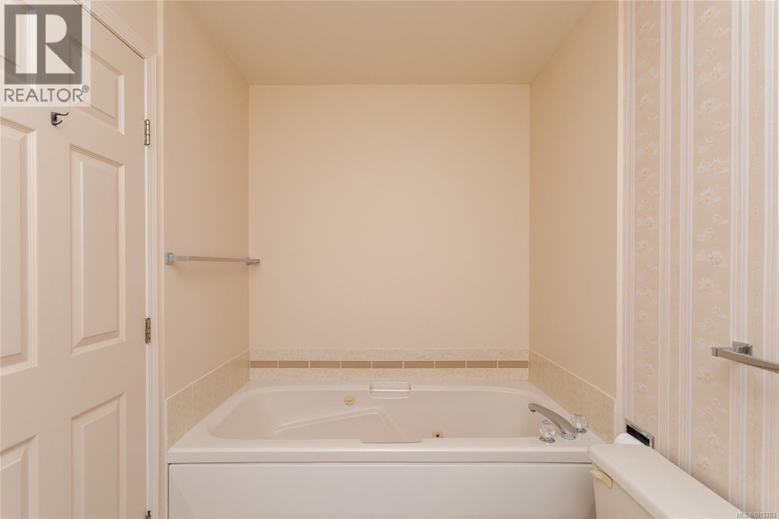 Photo 19 of 4450 Autumnwood Lane, Saanich BC