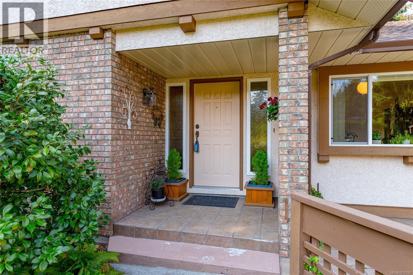 Photo 2 of 4450 Autumnwood Lane, Saanich BC