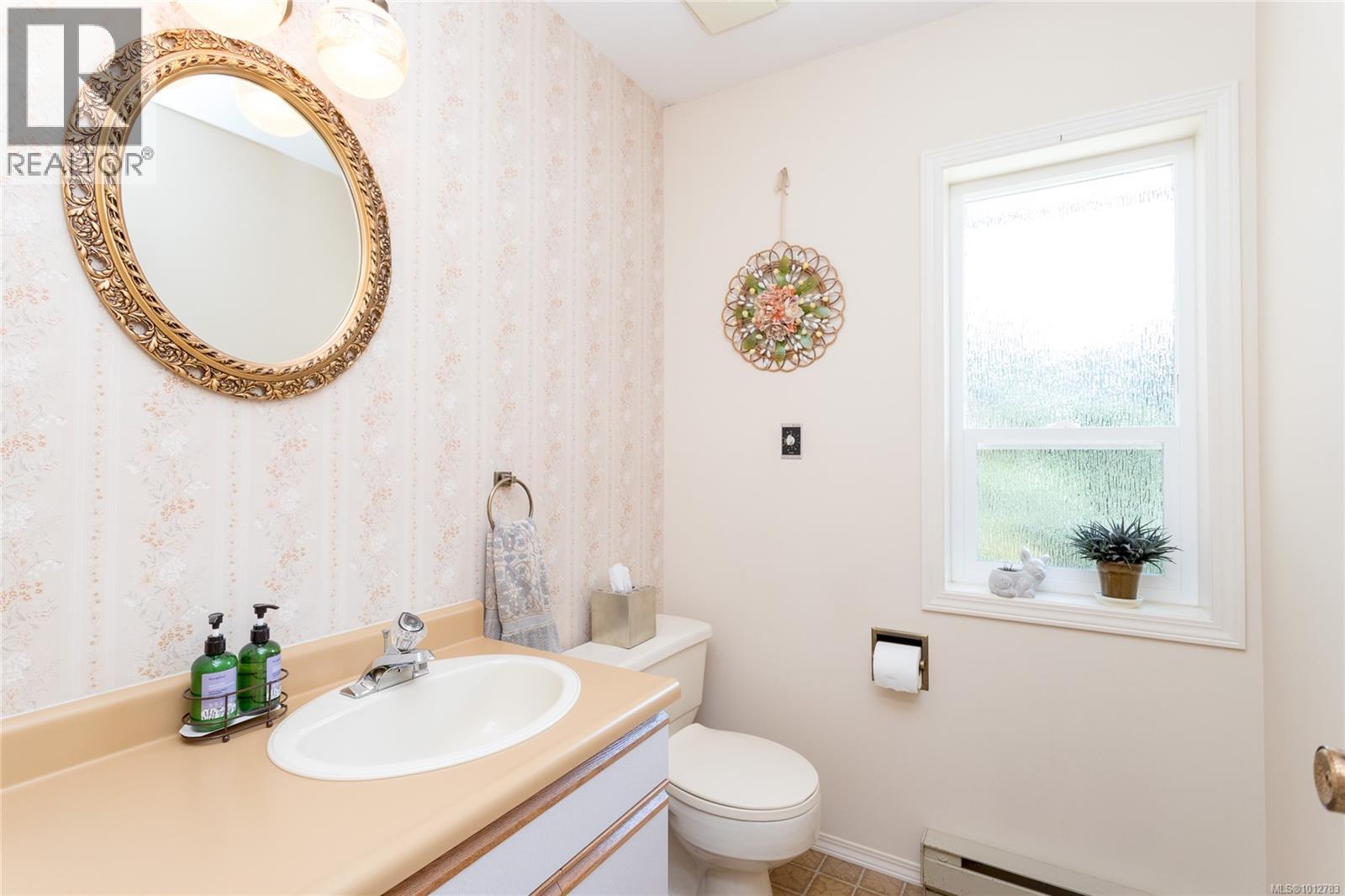 Photo 23 of 4450 Autumnwood Lane, Saanich BC