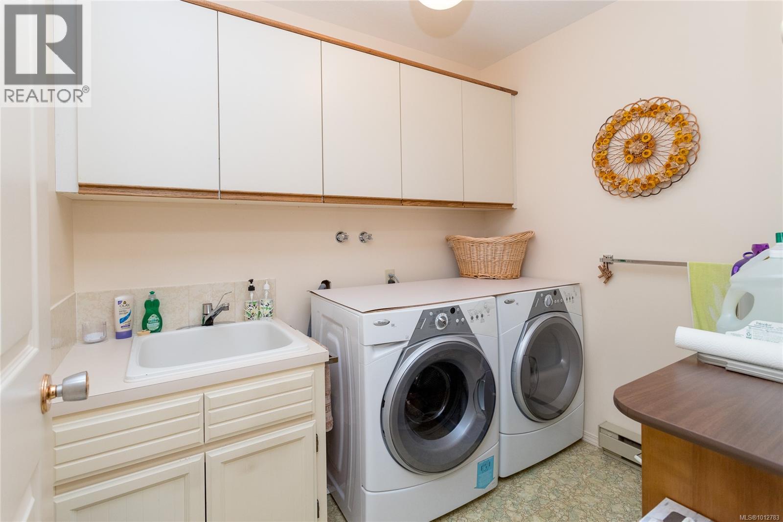 Photo 29 of 4450 Autumnwood Lane, Saanich BC