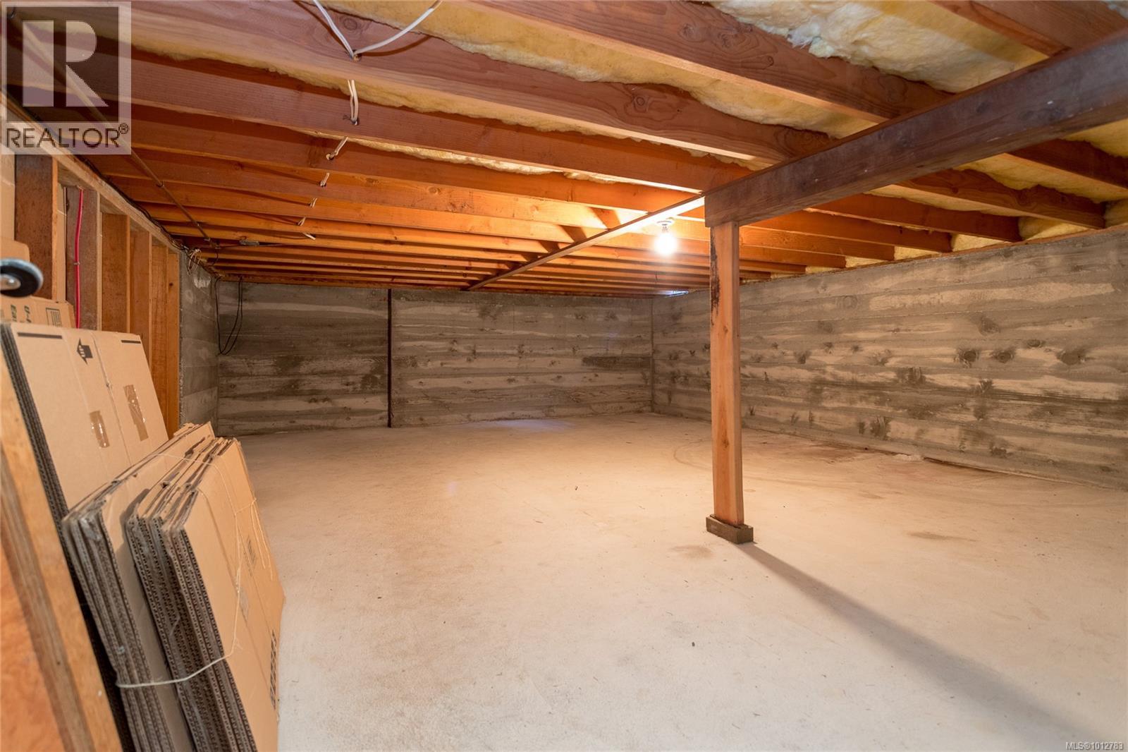 Photo 32 of 4450 Autumnwood Lane, Saanich BC