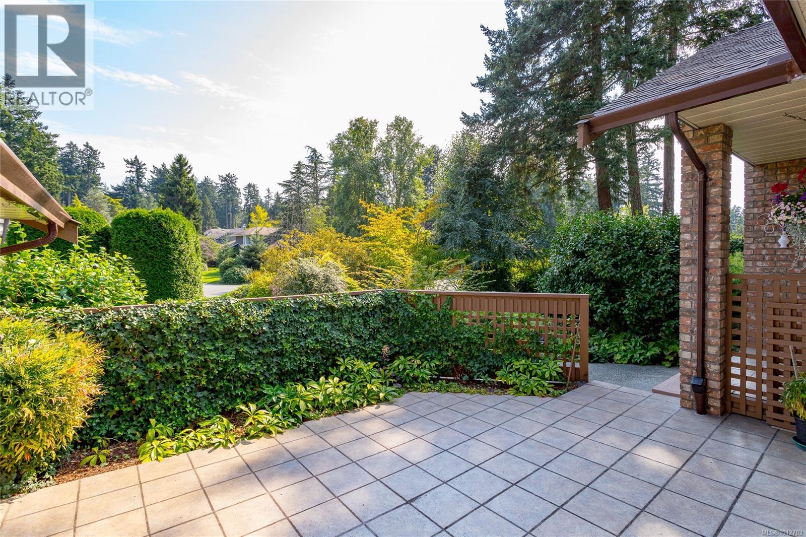 Photo 34 of 4450 Autumnwood Lane, Saanich BC