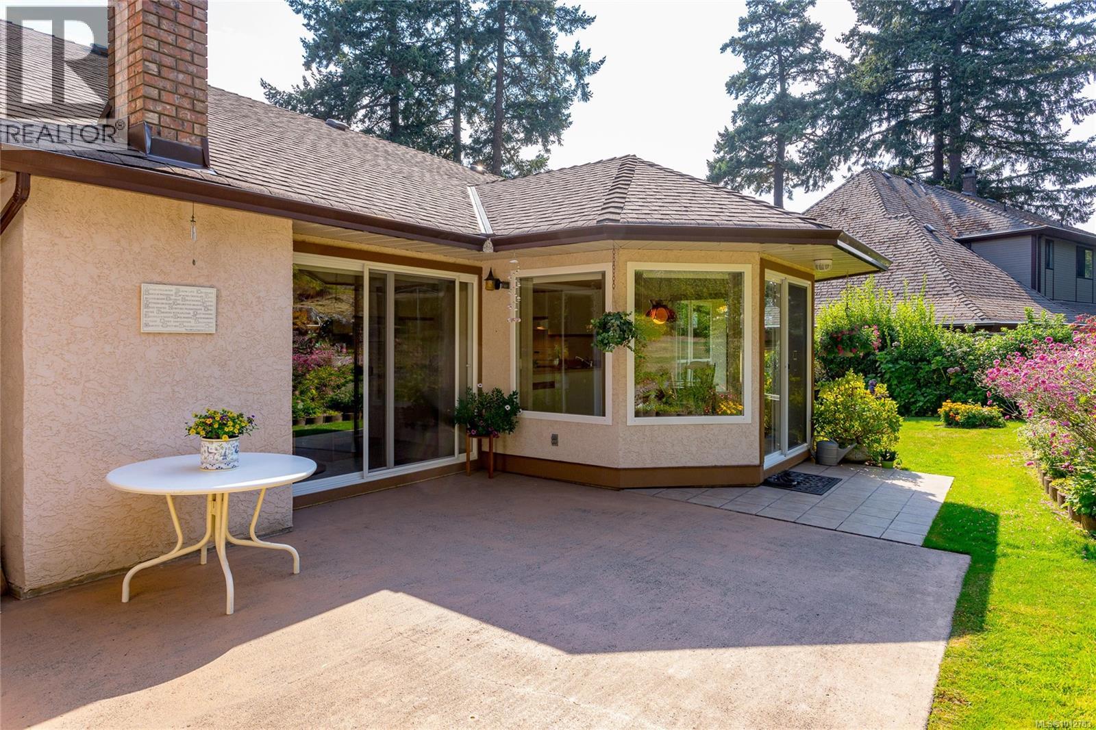 Photo 36 of 4450 Autumnwood Lane, Saanich BC